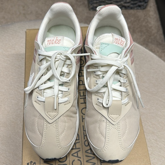 Nike Women’s Air Max Pre-Day size 6.5 - Picture 3 of 13